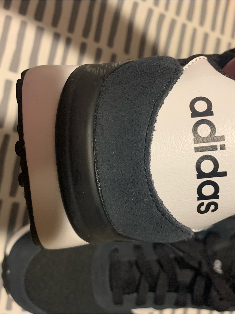 adidas Men’s Black Sneakers/can be worn by anyone